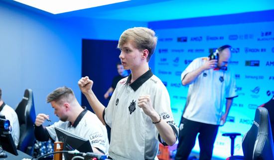 试试徐秀的40厘米剑！ Zeus 杰斯无力挽救局面， Dplus KIA 在水龙的帮助下赢得了第一场比赛